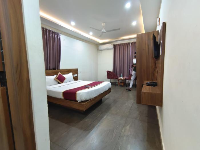 gayathri metro deluxe rooms
