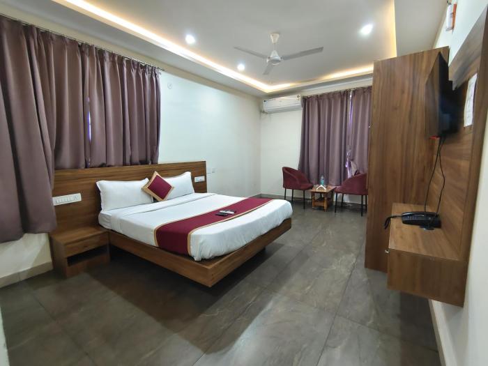 gayathri metro deluxe rooms
