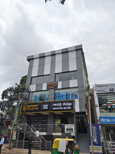 gayathri metro deluxe rooms
