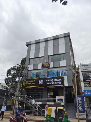 gayathri metro deluxe rooms