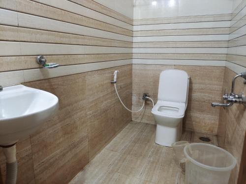 gayathri metro deluxe rooms