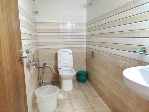 gayathri metro deluxe rooms