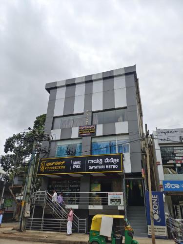 gayathri metro deluxe rooms