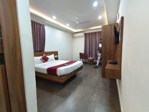 gayathri metro deluxe rooms