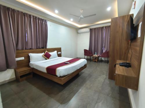 gayathri metro deluxe rooms