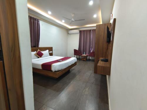 gayathri metro deluxe rooms