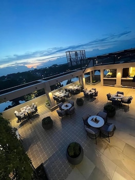 Lakeside Manor,,3 star