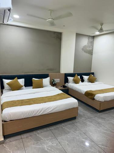 hotel embassy inn