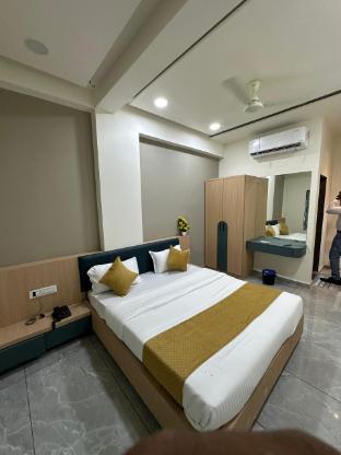 hotel embassy inn