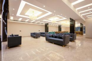 leaf 9 grand near udyog vihar and yashobhoomi