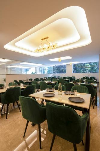 leaf 9 grand near udyog vihar and yashobhoomi