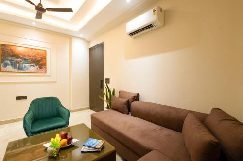 leaf 9 grand near udyog vihar and yashobhoomi