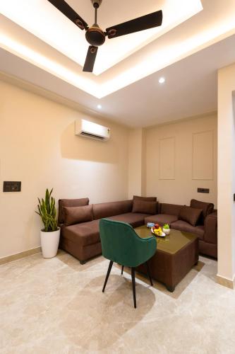 leaf 9 grand near udyog vihar and yashobhoomi