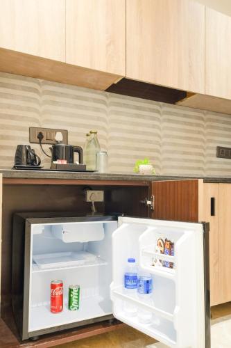 leaf 9 grand near udyog vihar and yashobhoomi