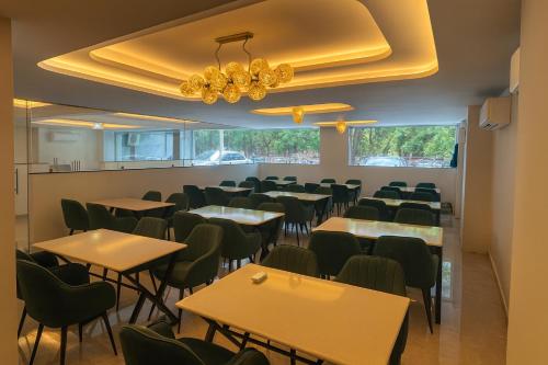 leaf 9 grand near udyog vihar and yashobhoomi