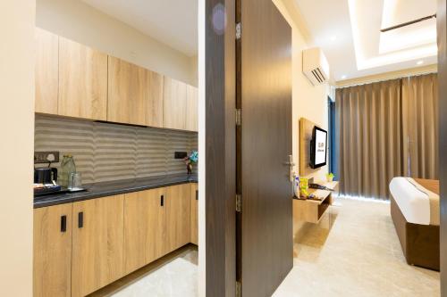 leaf 9 grand near udyog vihar and yashobhoomi