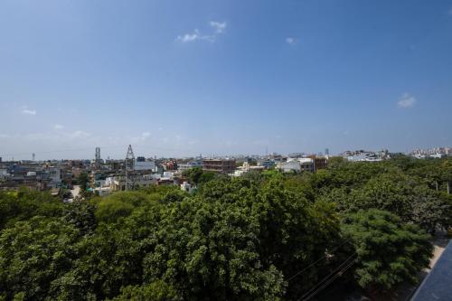 leaf 9 grand near udyog vihar and yashobhoomi
