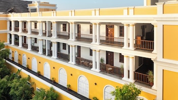 The Colonial Courtyard,,5 star