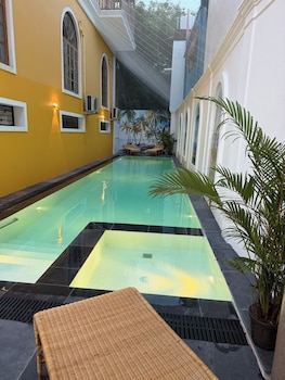 The Colonial Courtyard,,5 star