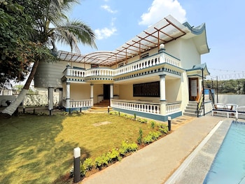Anand Mansion,,3 star