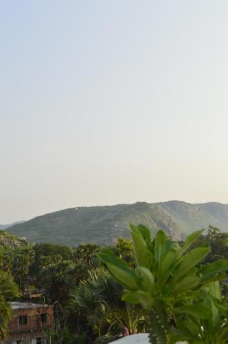aakarsh hill view hotel