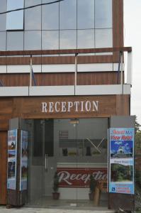 aakarsh hill view hotel