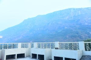 aakarsh hill view hotel