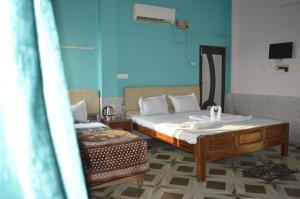 aakarsh hill view hotel