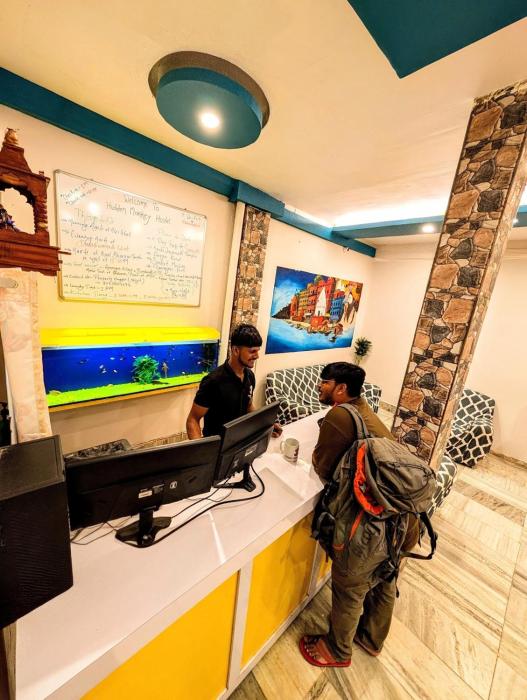 hidden monkey hostel chet singh ghat varanasi