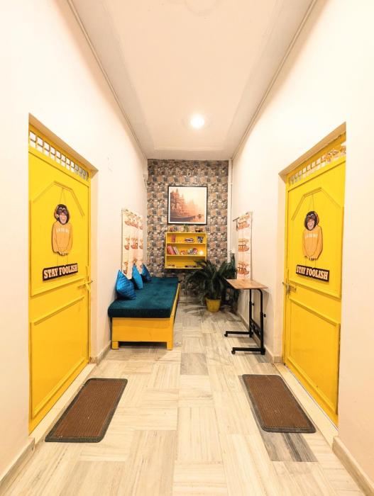 hidden monkey hostel chet singh ghat varanasi