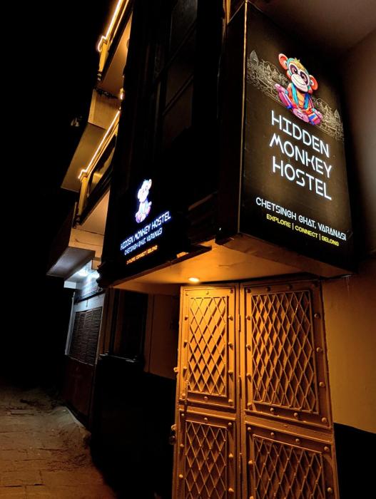 hidden monkey hostel chet singh ghat varanasi