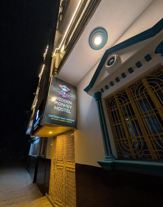 hidden monkey hostel chet singh ghat varanasi