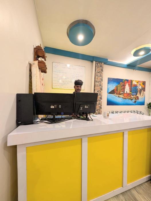 hidden monkey hostel chet singh ghat varanasi