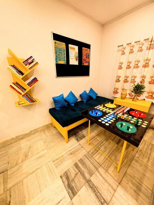 hidden monkey hostel chet singh ghat varanasi