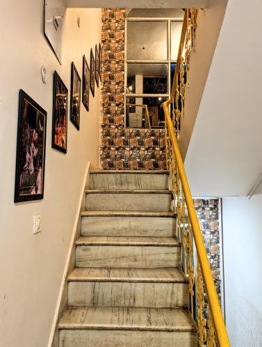 hidden monkey hostel chet singh ghat varanasi