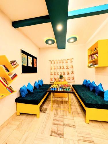 hidden monkey hostel chet singh ghat varanasi
