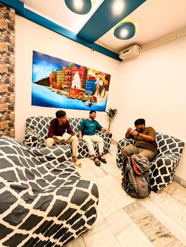 hidden monkey hostel chet singh ghat varanasi