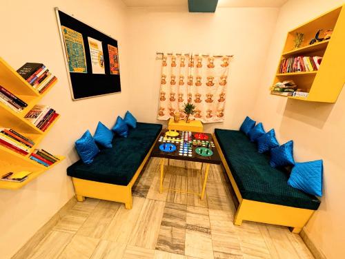 hidden monkey hostel chet singh ghat varanasi