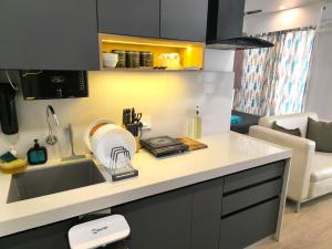 orraica stays neon hometels