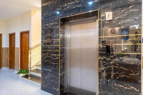 victoria suites airport hotel