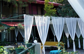 Ama Stays & Trails 7 Pines, Kasauli,,2 star