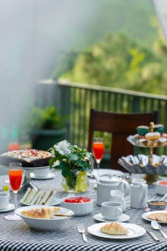 ama stays and trails 7 pines kasauli