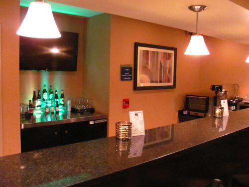 cobblestone inn and suites ambridge