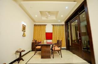 Hotel Wisdom Homestay Agra,,4 star