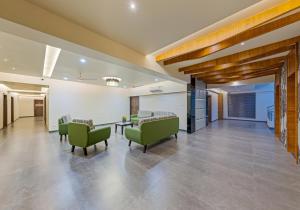 hotel the golden oaks kolhapur