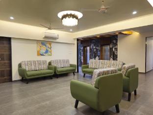 hotel the golden oaks kolhapur