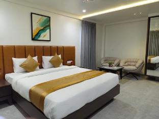 hotel the golden oaks kolhapur