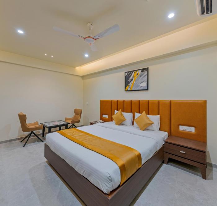 hotel the golden oaks kolhapur