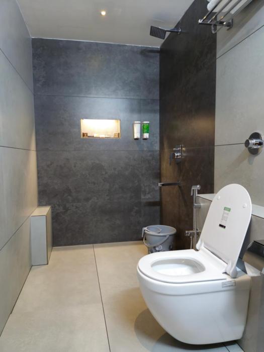 hotel the golden oaks kolhapur