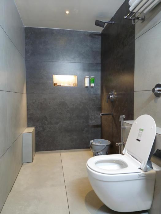 hotel the golden oaks kolhapur